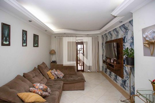 Sala de TV de casa à venda com 4 quartos, 130m² em Casa Grande, Diadema