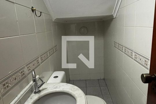 Lavabo de casa para alugar com 2 quartos, 158m² em Vila Vilma, Santo André