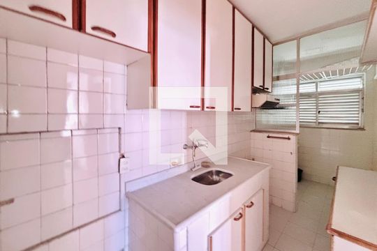 Cozinha de apartamento para alugar com 2 quartos, 68m² em Humaitá, Rio de Janeiro