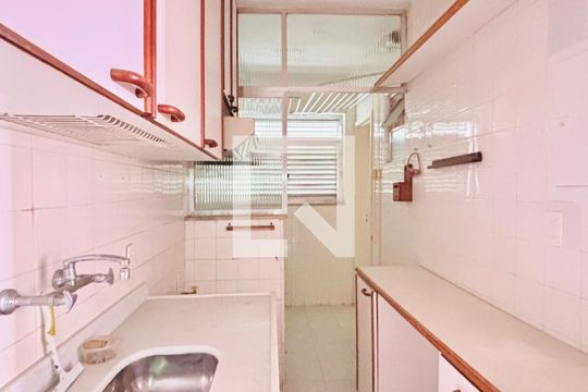 Cozinha de apartamento para alugar com 2 quartos, 68m² em Humaitá, Rio de Janeiro