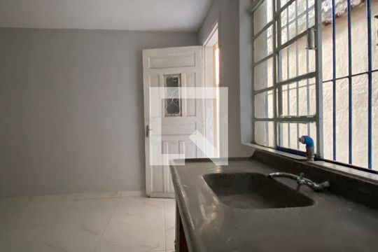 Sala -Cozinha de casa para alugar com 1 quarto, 50m² em Jardim das Flores, Osasco