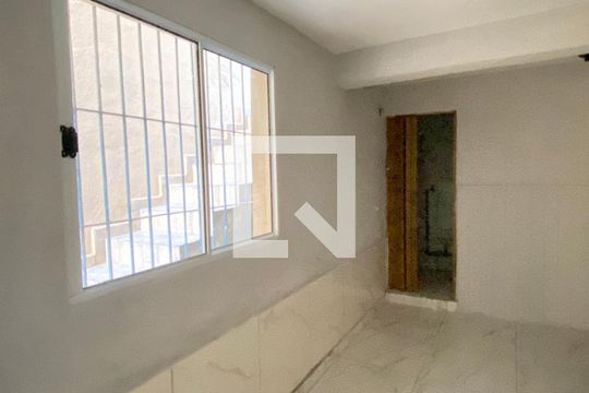 Quarto de casa para alugar com 1 quarto, 50m² em Jardim das Flores, Osasco