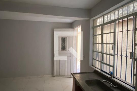 Sala -Cozinha de casa para alugar com 1 quarto, 50m² em Jardim das Flores, Osasco