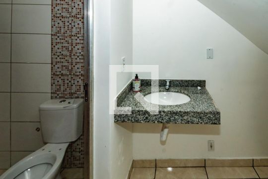 Banheiro social  de casa de condomínio à venda com 2 quartos, 99m² em São Benedito, Belo Horizonte