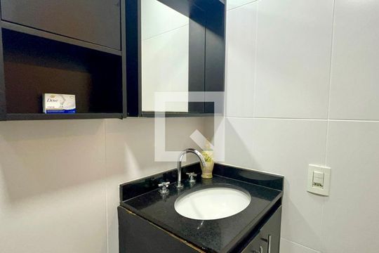 Banheiro de kitnet/studio à venda com 1 quarto, 30m² em Pinheiros, São Paulo