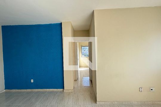 Corredor de apartamento para alugar com 2 quartos, 68m² em Praça Seca, Rio de Janeiro