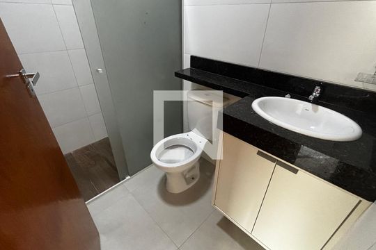 Banheiro de apartamento para alugar com 2 quartos, 48m² em Vila Alice, Santo André