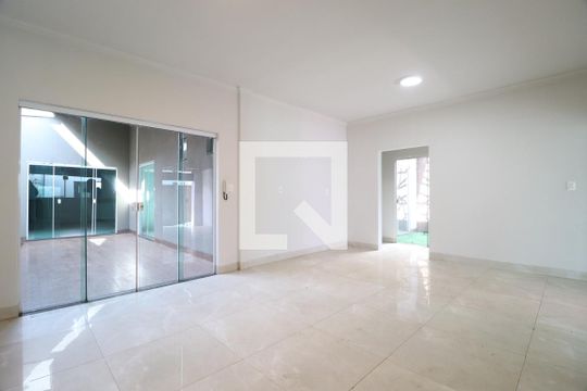 Sala de casa para alugar com 4 quartos, 360m² em Granada, Uberlândia