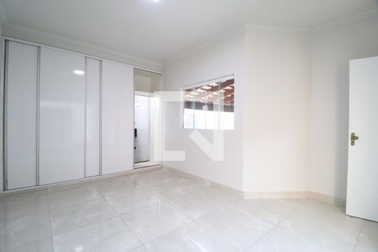 Quarto 1 - Suíte de casa para alugar com 4 quartos, 360m² em Granada, Uberlândia