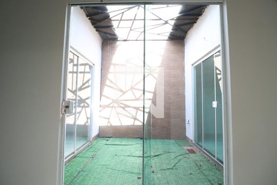 Jardim de Inverno de casa para alugar com 4 quartos, 360m² em Granada, Uberlândia