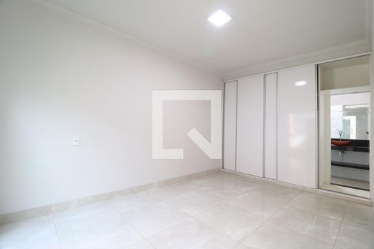 Quarto 1 - Suíte de casa para alugar com 4 quartos, 360m² em Granada, Uberlândia