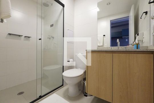 Banheiro de kitnet/studio para alugar com 1 quarto, 26m² em Vila Mariana, São Paulo