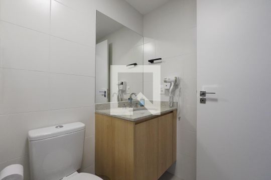 Banheiro de kitnet/studio para alugar com 1 quarto, 26m² em Vila Mariana, São Paulo
