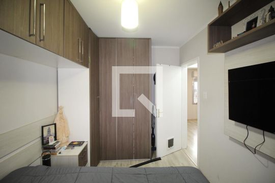 Quarto 1 de apartamento para alugar com 2 quartos, 44m² em Vila Ipiranga, Porto Alegre