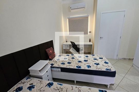 Quarto de kitnet/studio para alugar com 1 quarto, 45m² em Centro, Taubaté