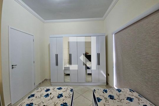 Quarto de kitnet/studio para alugar com 1 quarto, 45m² em Centro, Taubaté