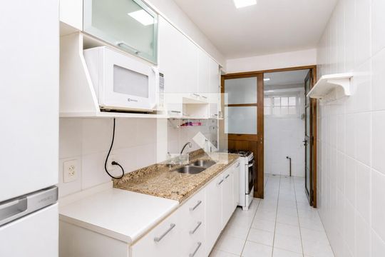 Cozinha de apartamento para alugar com 2 quartos, 76m² em Petrópolis, Porto Alegre