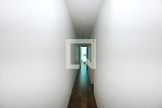 Corredor de casa para alugar com 3 quartos, 224m² em Vila Sonia, São Paulo
