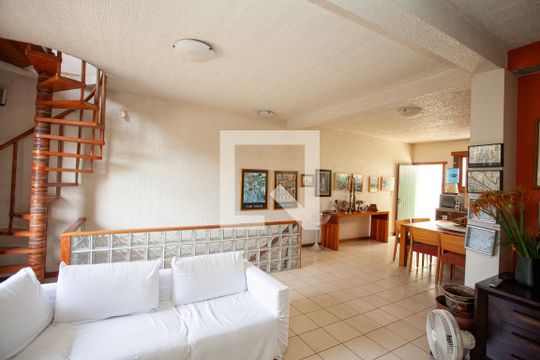 Sala de casa à venda com 4 quartos, 282m² em Água Branca, Contagem