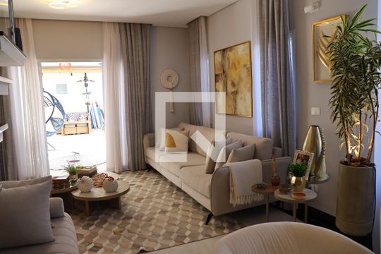 Sala de casa de condomínio à venda com 3 quartos, 320m² em Parque Nova Jandira, Barueri