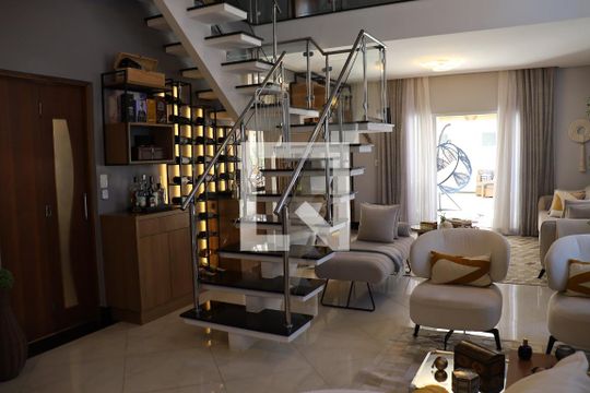 Sala de casa de condomínio à venda com 3 quartos, 320m² em Parque Nova Jandira, Barueri