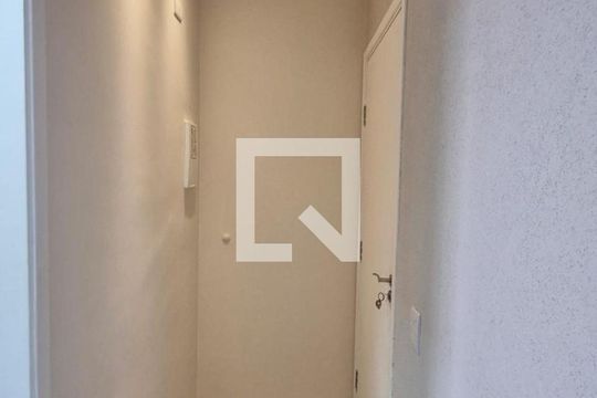 Corredor de apartamento à venda com 3 quartos, 84m² em Vila Olivo, Valinhos