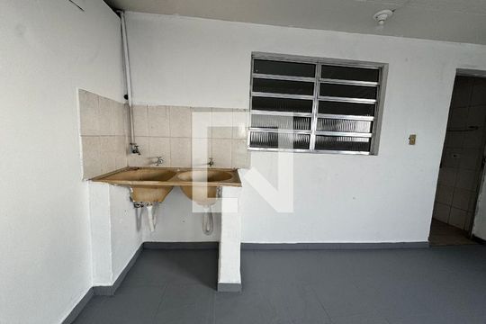 Área de Serviço de casa para alugar com 2 quartos, 140m² em Bussocaba, Osasco