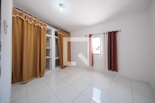 Quarto de casa para alugar com 1 quarto, 70m² em Jardim Triana, São Paulo