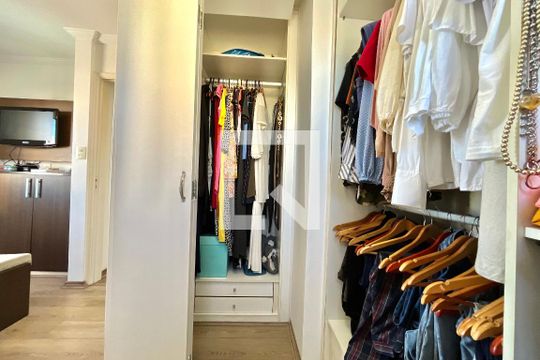 Closet Quarto 1 de apartamento à venda com 2 quartos, 69m² em Vila Alexandria, São Paulo