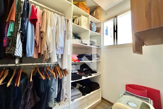 Closet Quarto 1 de apartamento à venda com 2 quartos, 69m² em Vila Alexandria, São Paulo