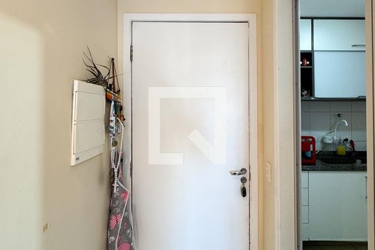 Entrada  de apartamento à venda com 2 quartos, 54m² em Conjunto Residencial Pombeva, São Bernardo do Campo