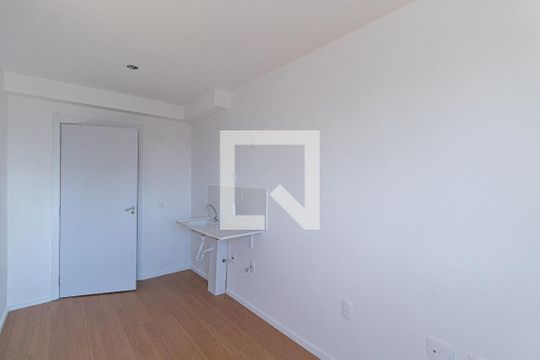 Studio - Cozinha e Área de Serviço  de apartamento para alugar com 1 quarto, 17m² em Itaquera, São Paulo