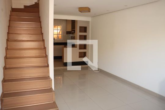 Casa de Condomínio para alugar com 2 quartos, 89m² em Jardim Barbacena, Cotia