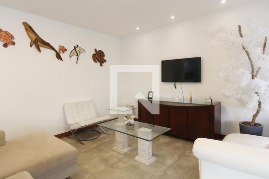 Sala de casa de condomínio para alugar com 4 quartos, 200m² em Bosque do Peró, Cabo Frio