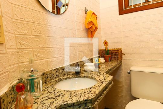 lavabo de casa para alugar com 3 quartos, 167m² em Vila Suzana, São Paulo
