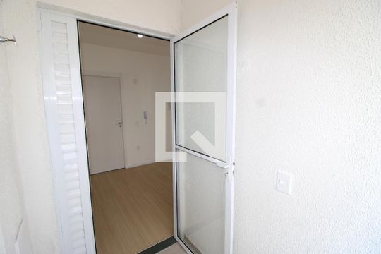 Sala / Cozinha - Varanda de apartamento para alugar com 2 quartos, 28m² em Vila Santana, São Paulo