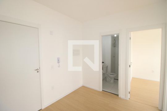 Sala / Cozinha de apartamento para alugar com 2 quartos, 28m² em Vila Santana, São Paulo