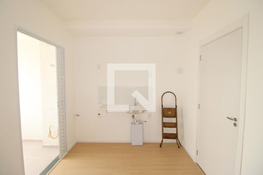Sala / Cozinha de apartamento para alugar com 2 quartos, 28m² em Vila Santana, São Paulo
