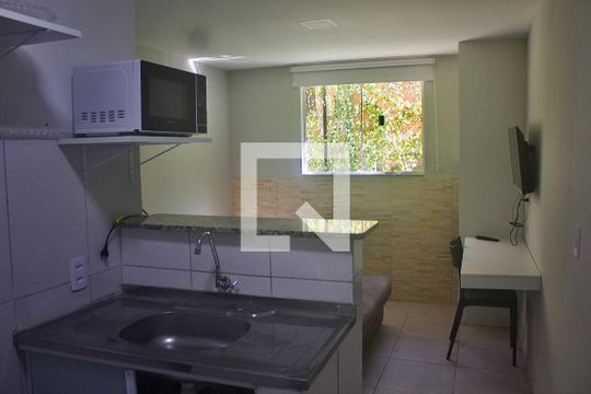 Cozinha de kitnet/studio para alugar com 1 quarto, 18m² em Duarte Silveira, Petrópolis