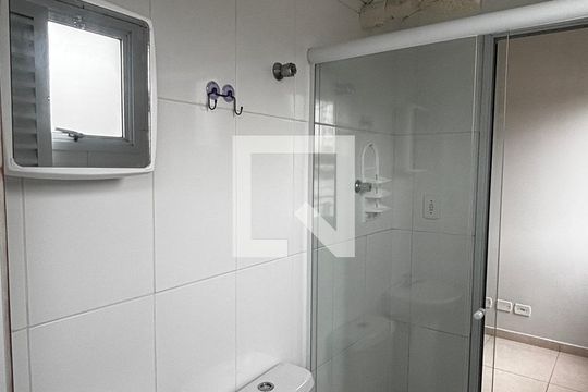 Banheiro de apartamento para alugar com 1 quarto, 35m² em Centro, Santo André