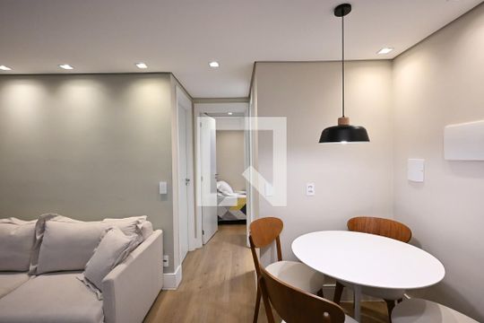 Sala de apartamento para alugar com 2 quartos, 40m² em Cidade Jardim, São Paulo