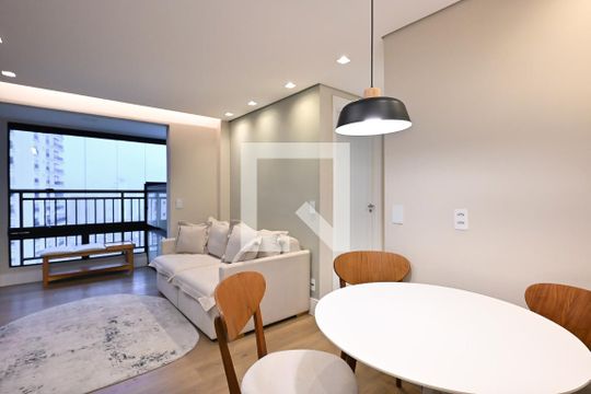 Sala de apartamento para alugar com 2 quartos, 40m² em Cidade Jardim, São Paulo
