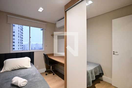 Quarto 1 de apartamento para alugar com 1 quarto, 40m² em Cidade Jardim, São Paulo