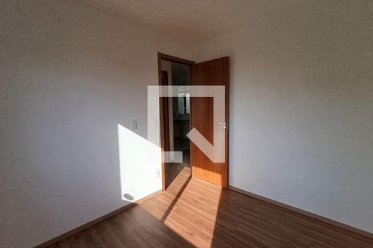 Quarto 1 de apartamento para alugar com 2 quartos, 43m² em Jardim Alvorada, Nova Iguaçu