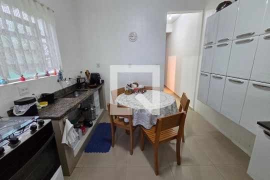 Cozinha de casa para alugar com 4 quartos, 133m² em Canto do Forte, Praia Grande