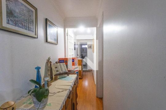 Corredor  de apartamento à venda com 3 quartos, 83m² em Jardim Prudência, Diadema