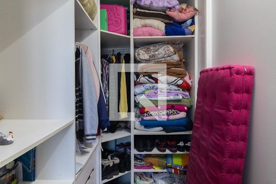 Casa 1 Quarto 1 Closet de casa à venda com 5 quartos, 120m² em Itaquera, São Paulo