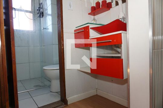 Lavabo de apartamento para alugar com 2 quartos, 45m² em Parque Pirajussara, Embu das Artes