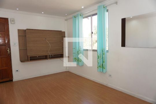 Sala de apartamento para alugar com 2 quartos, 45m² em Parque Pirajussara, Embu das Artes