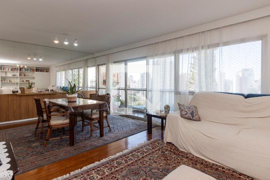 Sala de apartamento para alugar com 3 quartos, 140m² em Campo Belo, São Paulo